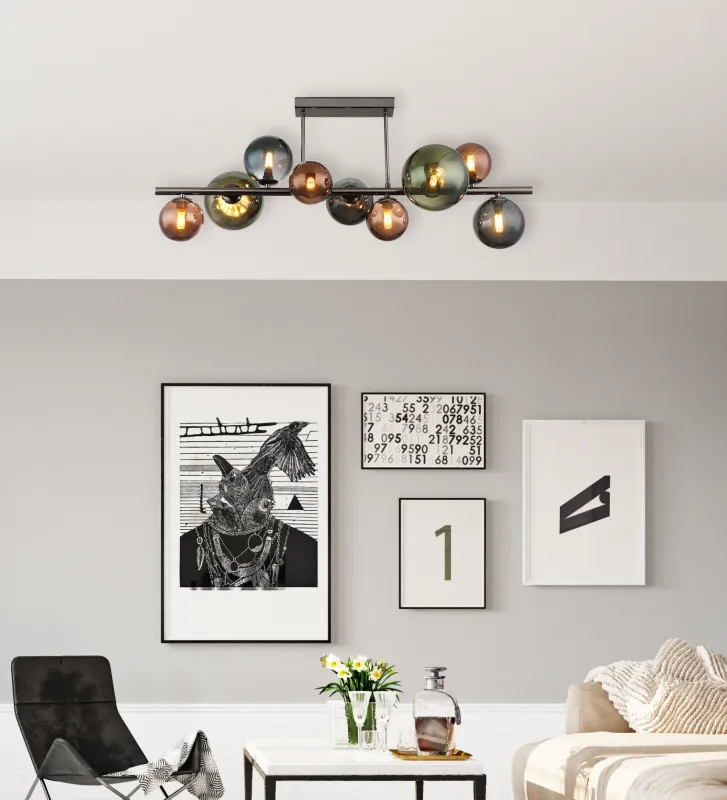 Riha 87cm Mehrfarbig deckenleuchte Von Globo Lighting - Glaskuporna i brons, gr&ouml;nt och petrol ger lampan en unik karakt&auml;r och eleganta f&auml;rginslag som kompletterar modern inredning.