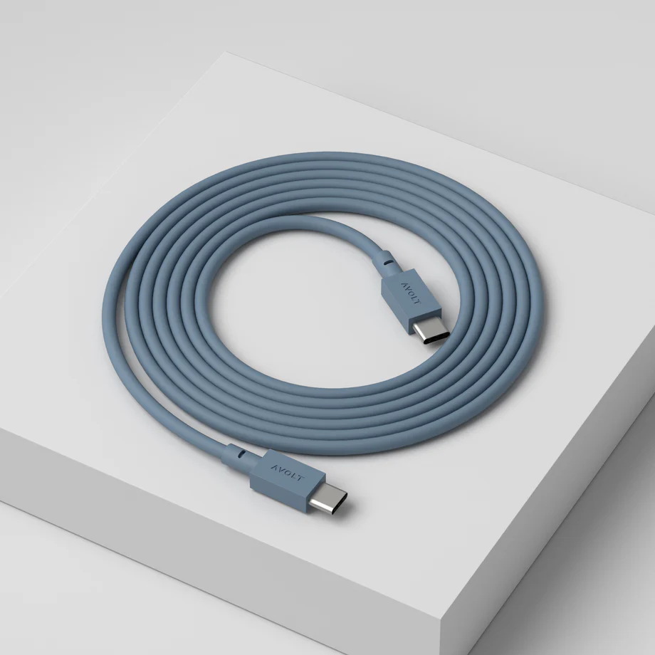Cable 1 USB C to USB C Charging Cable, 2m Blau Von Avolt - Kabel 1 USB-C auf USB-C von Avolt kombiniert leistungsstarkes Laden mit stilvollem skandinavischen Design.