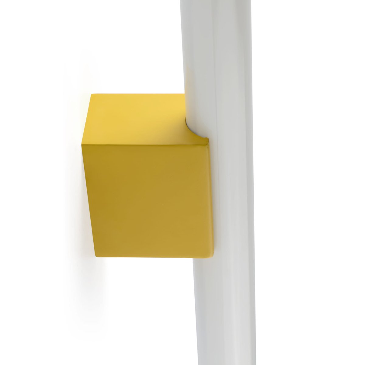 Calma 50cm Gelb badezimmerlampe Von Faro Barcelona - Dank des mitgelieferten Leuchtmittels und des vielseitigen Designs kann die Leuchte je nach Raumbedarf horizontal oder vertikal montiert werden.