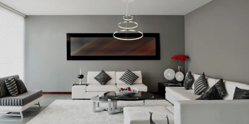 Ralph Ø50 Nickel hängelampe Von Globo Lighting - Designad med tre ringar och en h&ouml;jd p&aring; 120 cm, ger den ett unikt och stilrent uttryck.