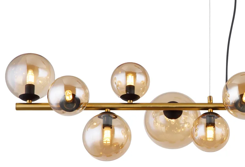 Riha 120cm Bernstein hängelampe Von Globo Lighting - Lampan &auml;r av matt m&auml;ssingsf&auml;rgad metall och ger ditt hem en lyxig och inbjudande atmosf&auml;r.