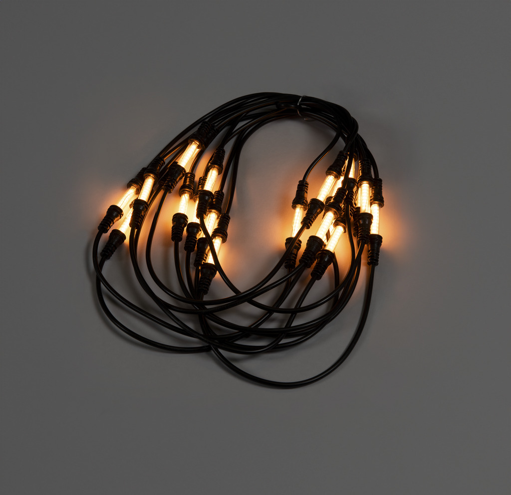 Erweiterung Für Lichterkette Amber 6m Schwarz Von Konstsmide - Die Stromversorgung erfolgt &uuml;ber 24 V und die Schutzart IP44 &ndash; ideal f&uuml;r den Einsatz im Innen- und Au&szlig;enbereich.