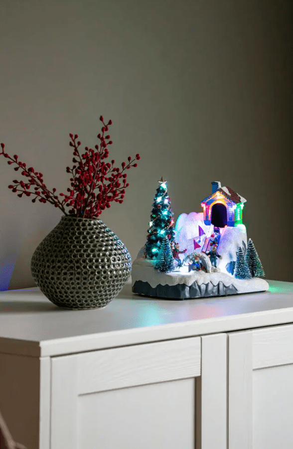 Winterlandschaft LED 18cm Mehrfarbig Von Konstsmide - Empfehlenswert ist die Platzierung auf einem Schreibtisch im Flur oder am Fenster im Wohnzimmer.
