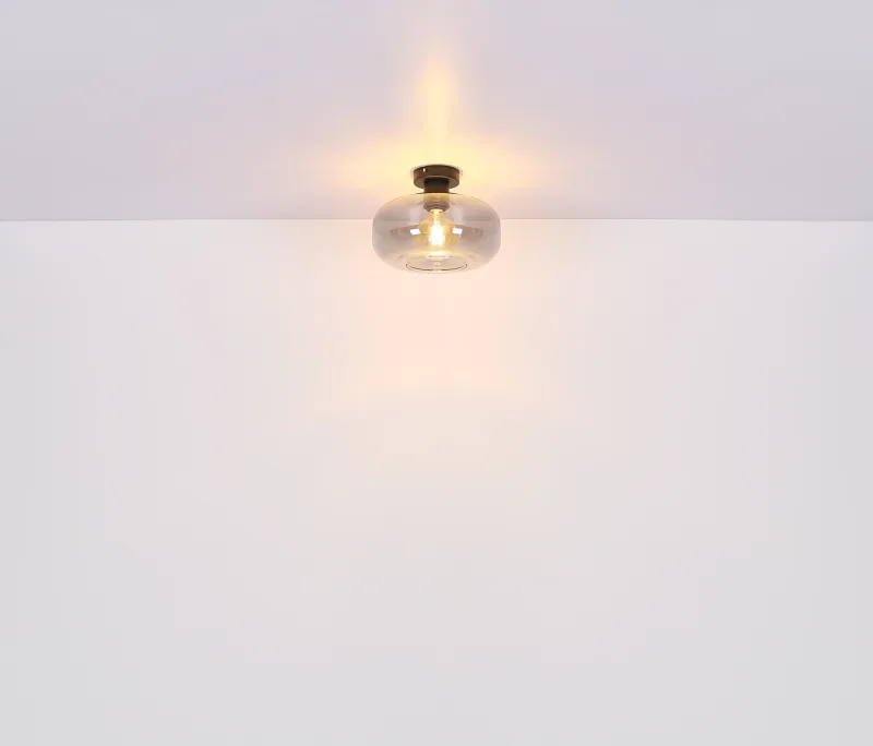 Giuseppe Ø28 Rauchfarben deckenleuchte Von Globo Lighting - Lampan &auml;r tillverkad av mattsvart metall och &auml;r smyckad med en vackert formad glaskupa i r&ouml;kf&auml;rgat glas.