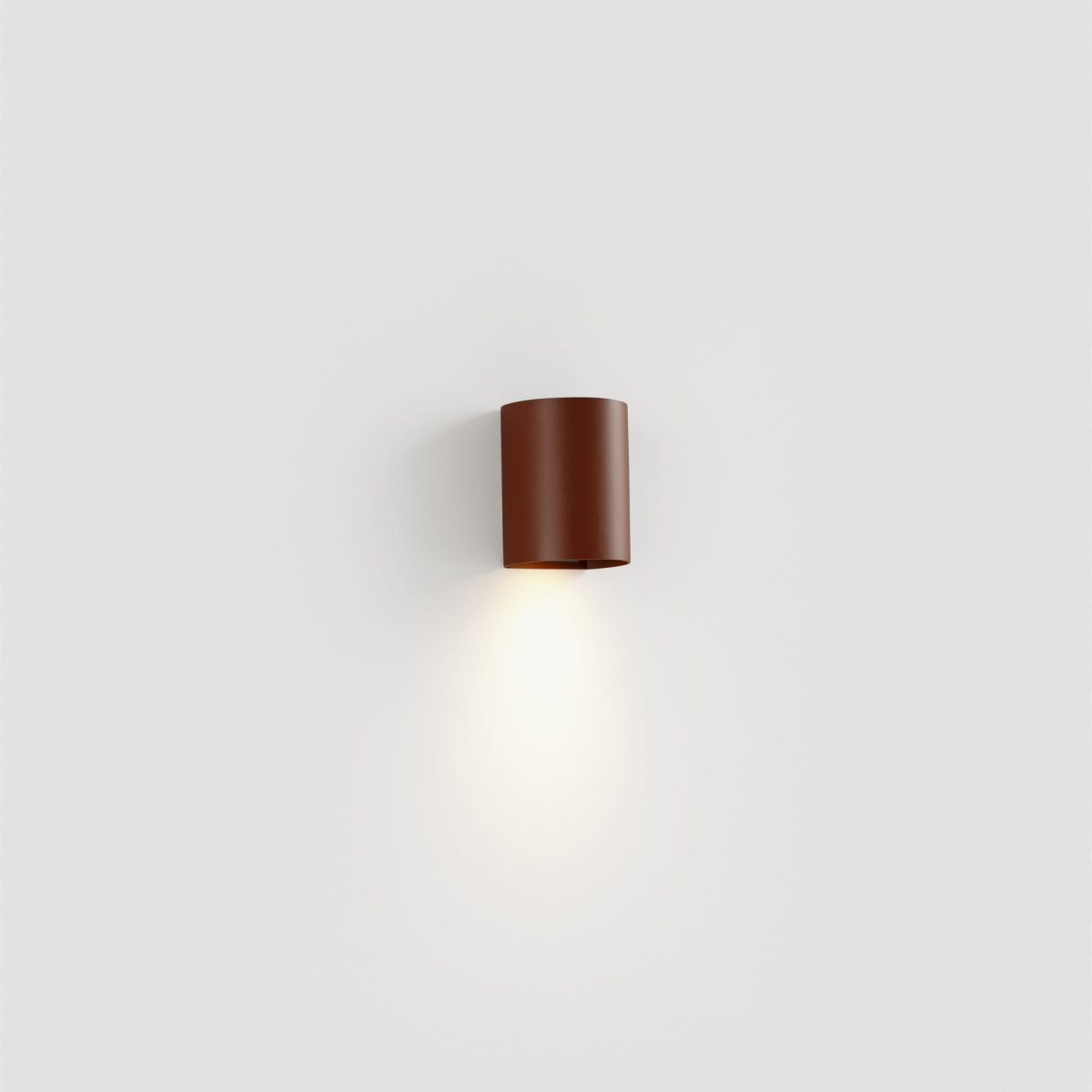 Sole 10cm Terrakotta wandlampe Von Faro Barcelona - Sole ist eine terrakottafarbene Wandleuchte mit matter Oberfl&auml;che, die Funktion und Form in einem kompakten Format vereint.