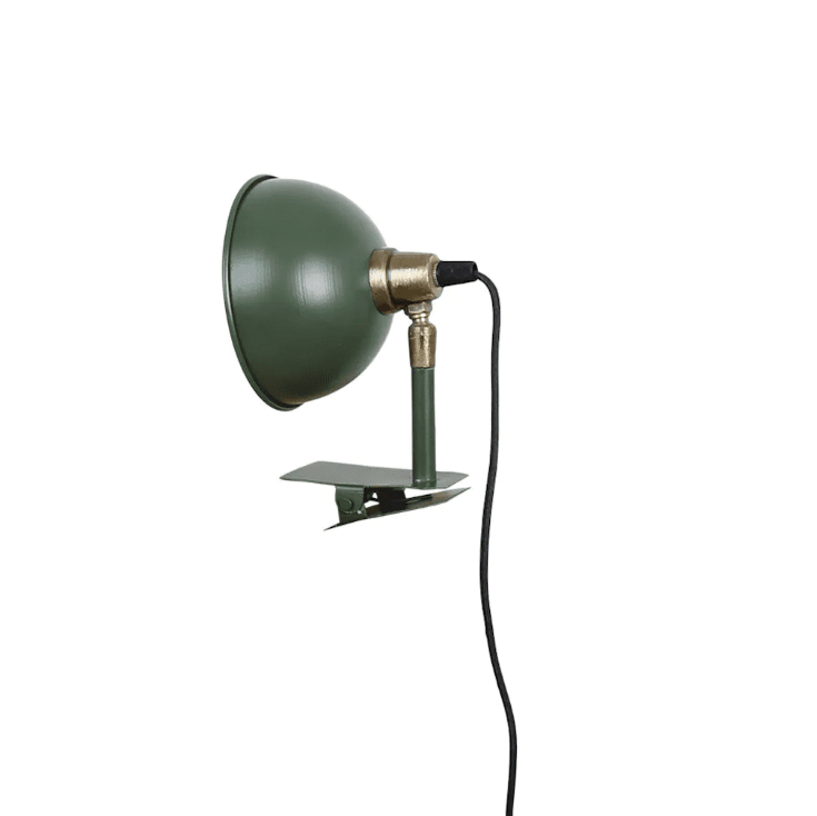 Pelle Grün klemmlampe Von Strömshaga - Durch die Klemme l&auml;sst sich die Lampe leicht bewegen.