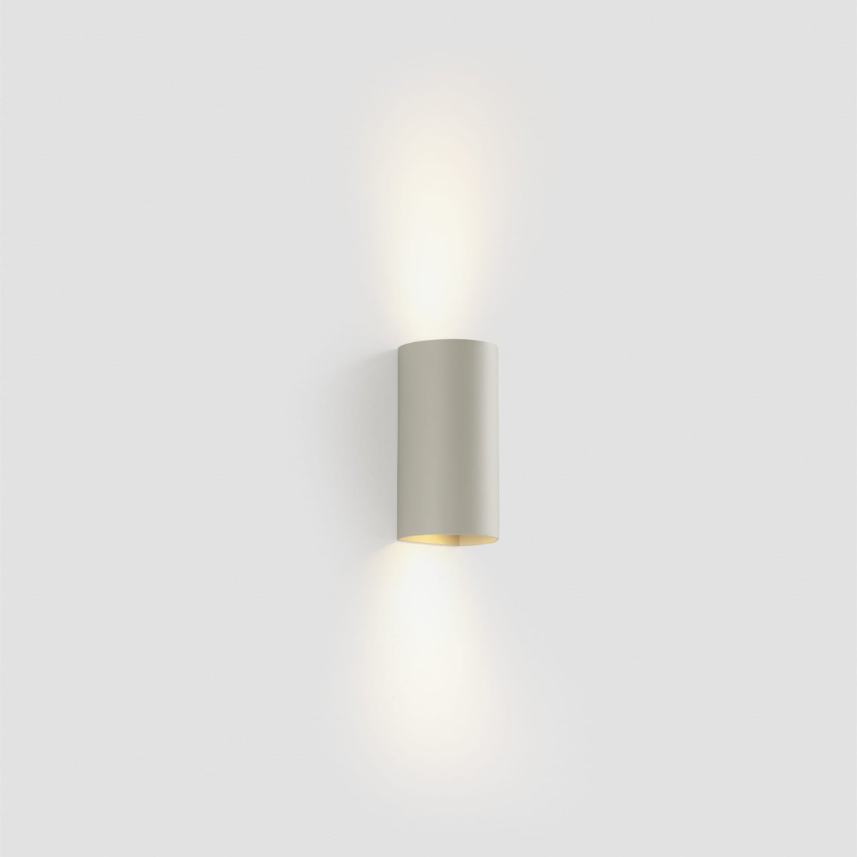 Sole 15cm Grau wandlampe Von Faro Barcelona - Erh&auml;ltlich in zwei Gr&ouml;&szlig;en und mit ein- oder zweiseitiger Lichtverteilung, eignet sie sich ideal f&uuml;r Flure und kleinere R&auml;ume.