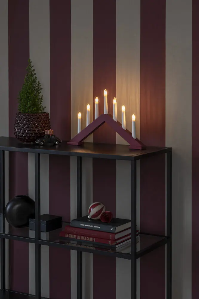 Candelabra 7 Lights Mattes Dunkelrot Von Konstsmide - Dieser Kerzenhalter eignet sich perfekt f&uuml;r die Fensterbank oder den Tisch und passt gleicherma&szlig;en gut in moderne und traditionelle Inneneinrichtungen.