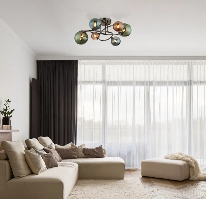 Riha Ø65 Mehrfarbig deckenleuchte Von Globo Lighting - De olika glaskulorna i brons, gr&ouml;nt och petrol ger lampan en dynamisk och lekfull karakt&auml;r samtidigt som de skapar en visuellt intressant ljusbild.