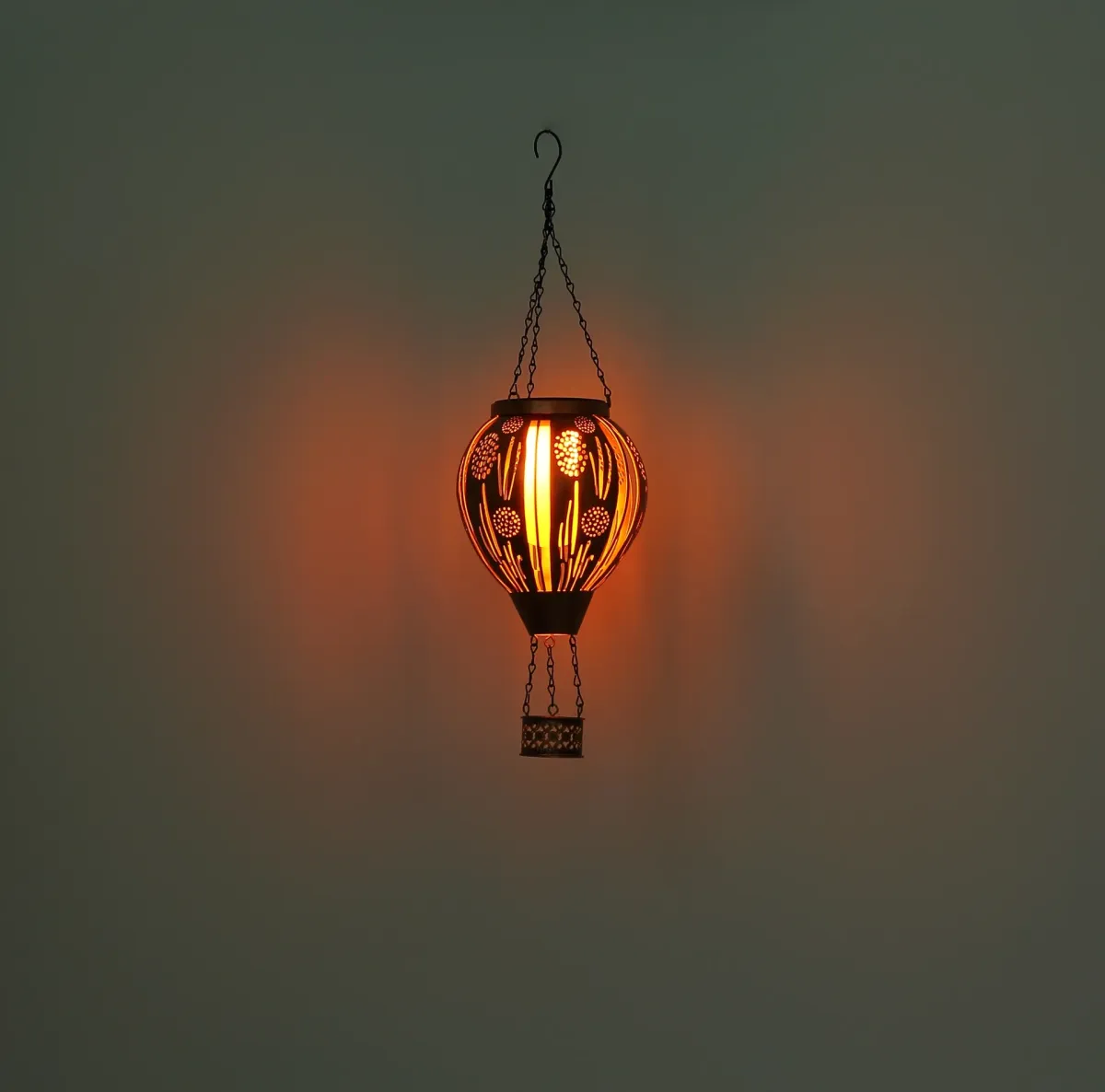 Balloon Kupfer solarleuchte Von Globo Lighting - En unik och st&auml;mningsfull detalj som ger utomhusmilj&ouml;n en lekfull och elegant touch!