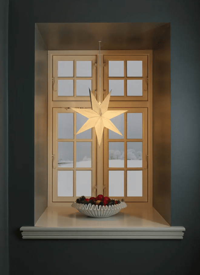 Papierstern Ø60 Greige Von Konstsmide - Mit seinem stilvollen Design und dem sanften Licht verbreitet es eine ruhige und heimelige Weihnachtsstimmung.