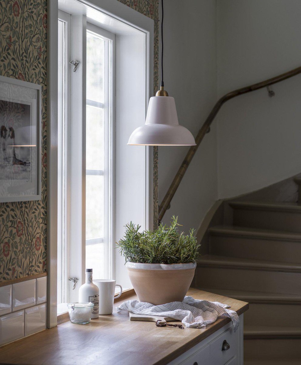 Scottsville Ø30 Rosa hängelampe Von PR Home - Diese Lampen haben eine leicht matte Pulverbeschichtung und sind auf beiden Seiten gleichfarbig.