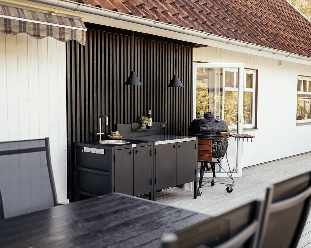 Tratt Ø25 IP44 Schwarz Von Westal - Die Leuchte eignet sich ideal f&uuml;r Winterg&auml;rten, Pergolen, Au&szlig;enk&uuml;chen und andere gesch&uuml;tzte Au&szlig;enbereiche, wo sie eine warme und einladende Atmosph&auml;re schafft.