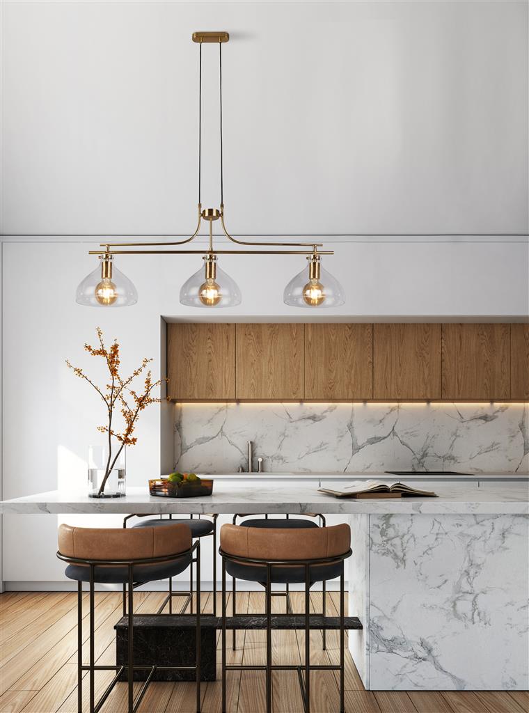 Margarita 110cm Messing hängelampe Von Searchlight - Mit ihren drei gewölbten Schirmen aus klarem Glas hat die Lampe einen zeitlosen Ausdruck, der sowohl zu klassischen als auch zu modernen Inneneinrichtungen passt.