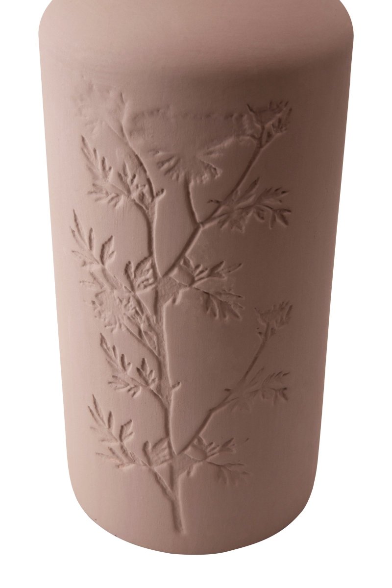 Flora 40cm Dreck tischlampe Von Globen Lighting - Johanna wollte eine Lampe entwerfen, die aus Materialien, Farben und Formen besteht, die sich in der Natur widerspiegeln und sowohl in l&auml;ndliche als auch in moderne Umgebungen passen.