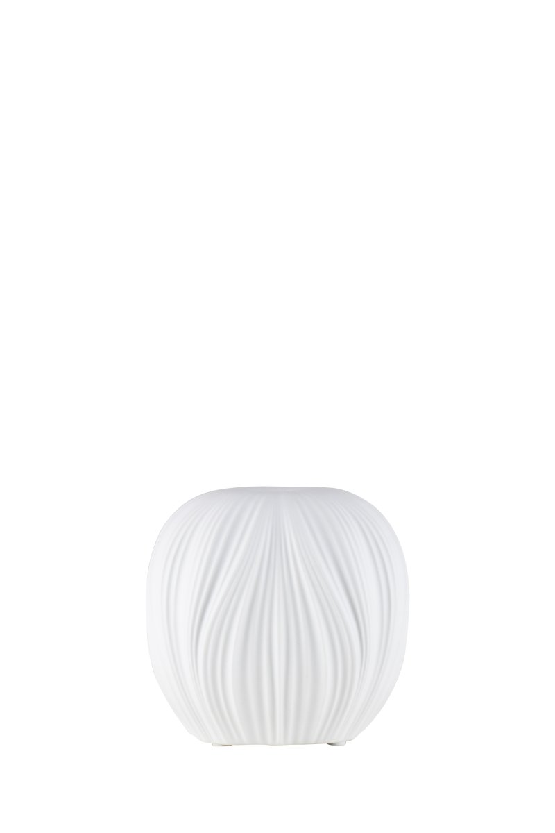 Milo 14cm Weiß tischlampe Von Globen Lighting - Milo ist eine Tischleuchte, die mit ihrem organischen, apfelf&ouml;rmigen Design und wei&szlig;er Keramik ein sanftes und einladendes Licht spendet.