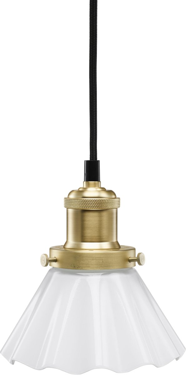 August Ø15 Weiß fensterlampe Von PR Home - Die Lampe wird mit einem 3 Meter langen schwarzen Textilkabel geliefert und verfügt über einen Wandstecker und einen Netzschalter.