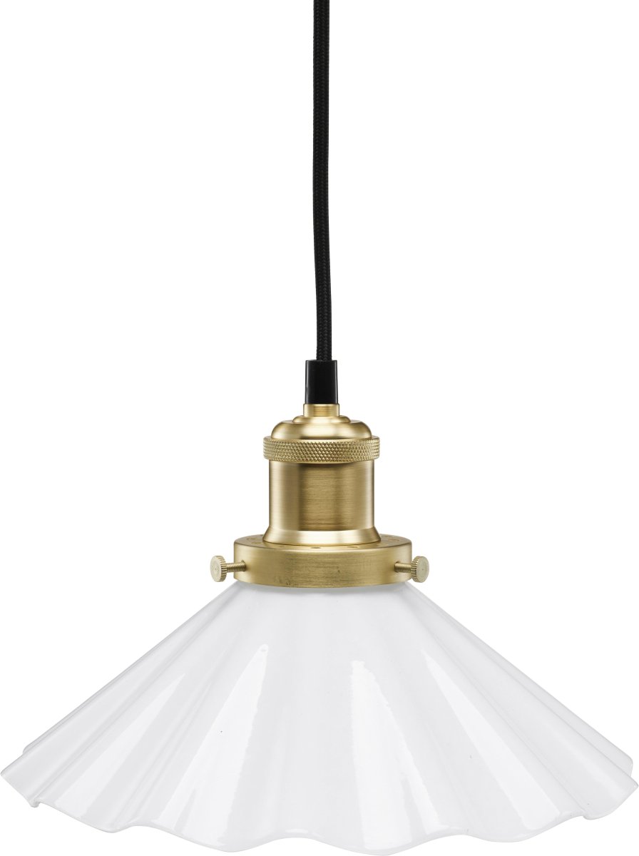 August Ø25 Weiß fensterlampe Von PR Home - Die Lampe wird mit einem 3 Meter langen schwarzen Textilkabel geliefert und verf&uuml;gt &uuml;ber einen Wandstecker und einen Netzschalter.