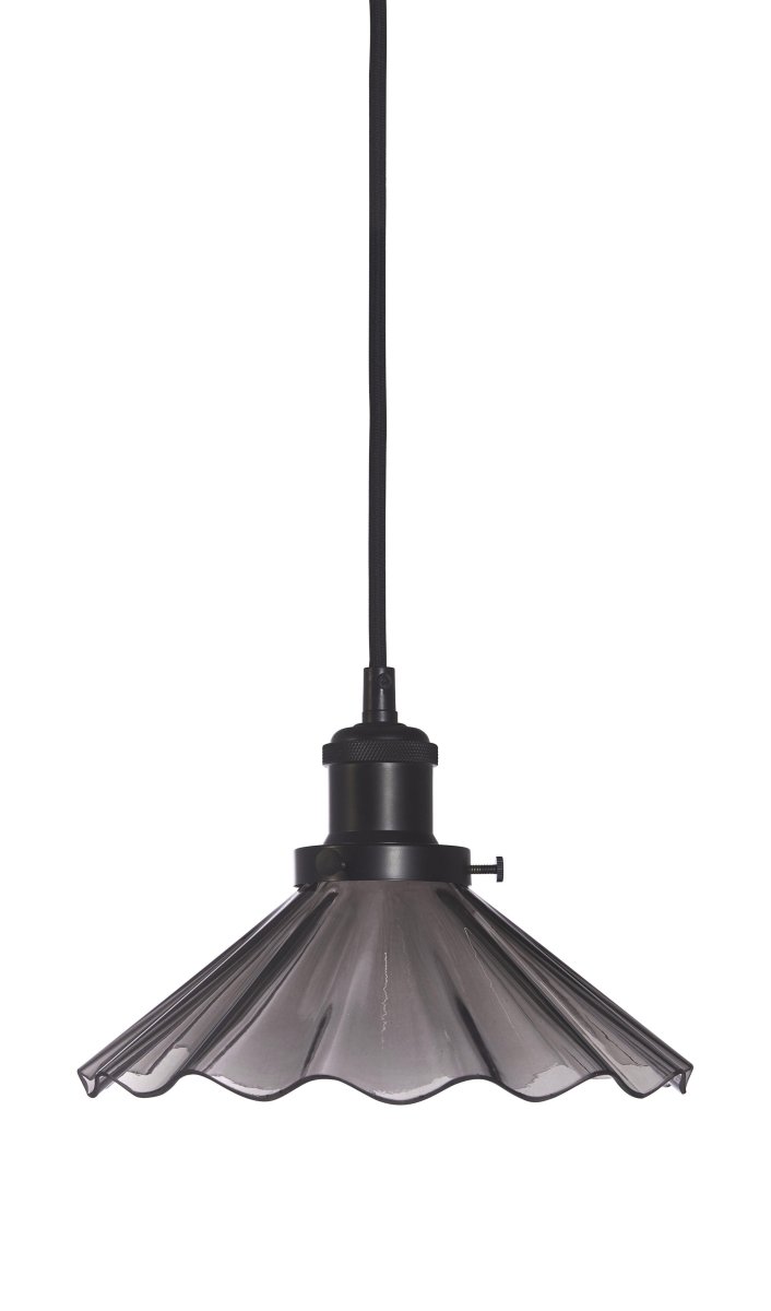 August Ø25 Schwarz fensterlampe Von PR Home - Die Lampe wird mit einem 3 Meter langen schwarzen Textilkabel geliefert und verf&uuml;gt &uuml;ber einen Wandstecker und einen Netzschalter.