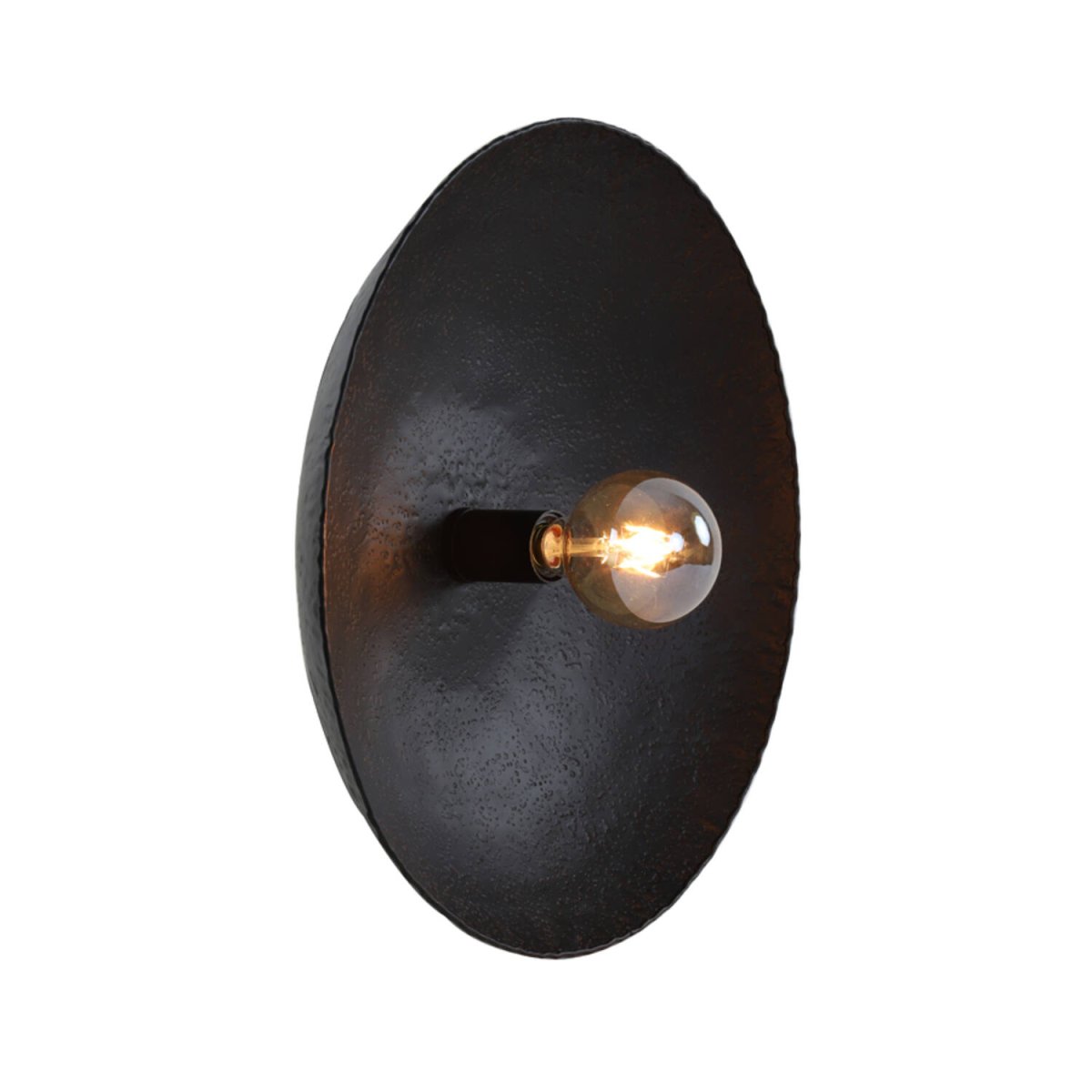 Neva Ø50 Schwarz wandlampe Von Light & Living - Die raue Oberfläche verleiht der Leuchte Charakter und reflektiert das Licht auf effektvolle Weise.