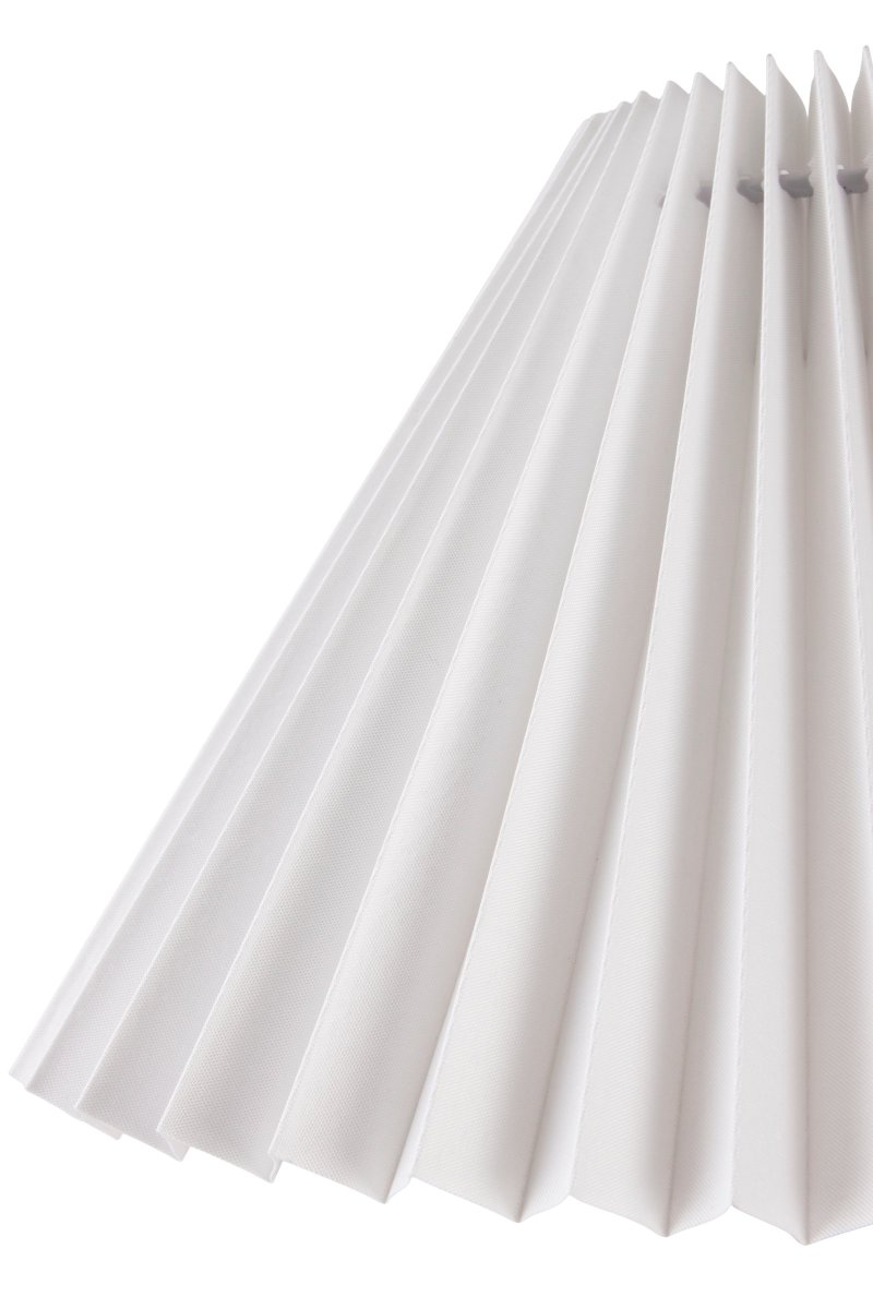 Flora 46cm Terrakotta tischlampe Von Globen Lighting - Johanna wollte eine Lampe entwerfen, die aus Materialien, Farben und Formen besteht, die sich in der Natur widerspiegeln und sowohl in l&auml;ndliche als auch in moderne Umgebungen passen.