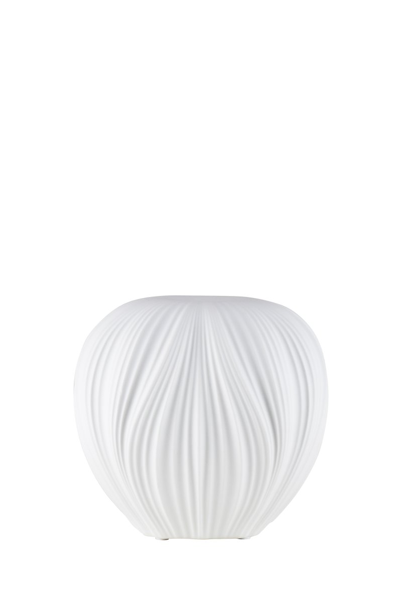 Milo 18cm Weiß tischlampe Von Globen Lighting - Milo ist eine Tischleuchte, die mit ihrem organischen, apfelf&ouml;rmigen Design und wei&szlig;er Keramik ein sanftes und einladendes Licht spendet.