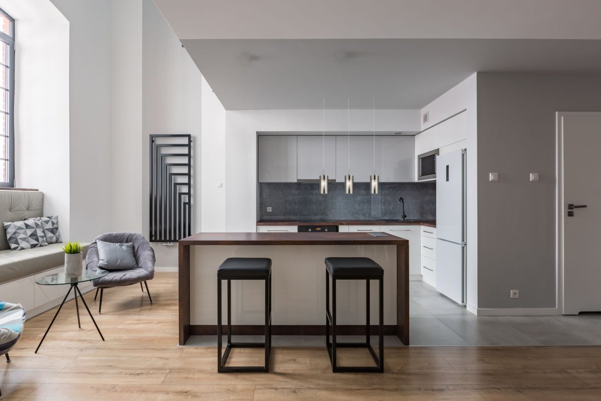 Duo 70cm Silber hängelampe Von Searchlight - Die Duo-Pendelleuchte in satiniertem Silber mit drei doppelten zylindrischen Glasschirmen verleiht Küche oder Esszimmer ein modernes und stilvolles Ambiente und passt perfekt über den Esstisch.