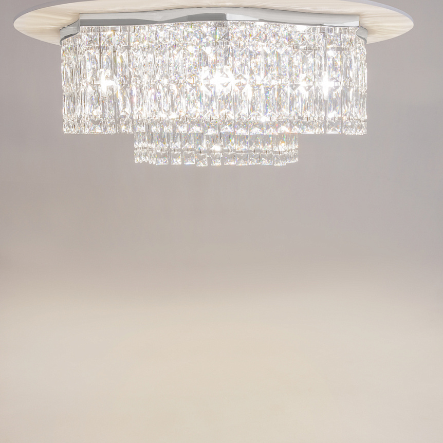 Dune Ø60 Chrom kristall Von Maytoni - Die funkelnden Prismen fangen das Licht ein und erzeugen eine luxuri&ouml;se Atmosph&auml;re im Raum.