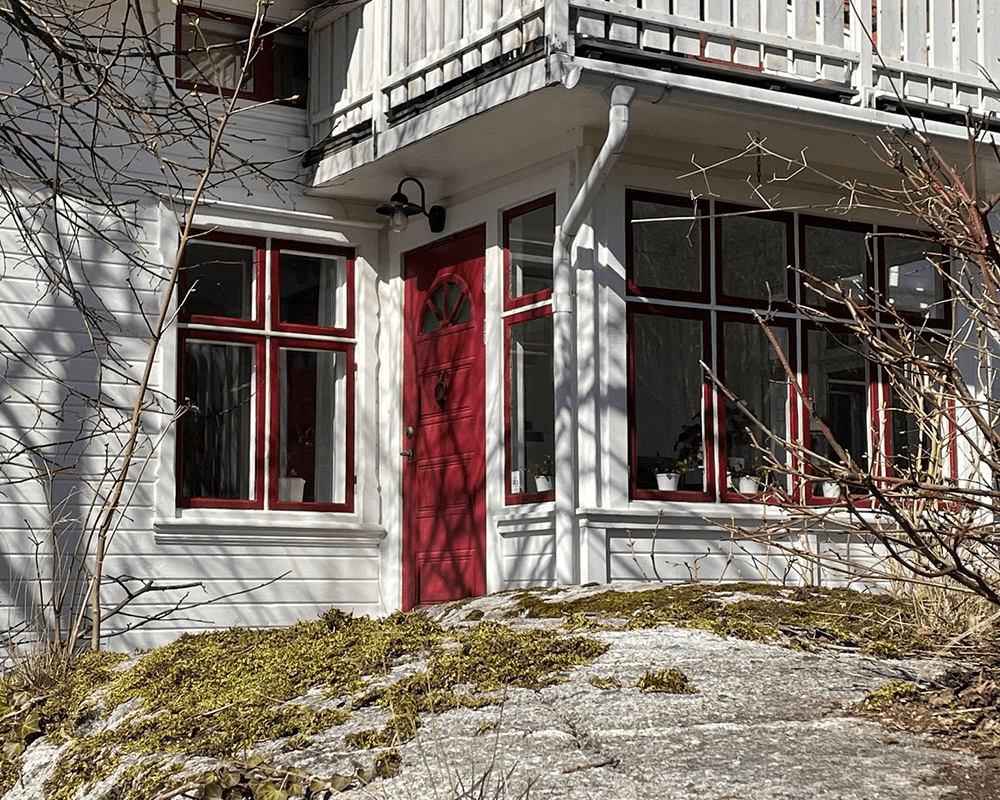 Nisse Oxidiertes Kupfer außenlampe Von Westal - Der klare Glasschirm sorgt für eine effektive Lichtverteilung und schafft eine einladende Atmosphäre an Eingängen, Fassaden oder Terrassen.