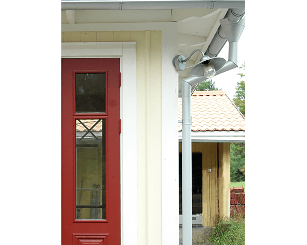 Stall Verzinkter Stahl außenlampe Von Westal - Das hintere Teil verf&uuml;gt &uuml;ber zwei Ein- und Ausg&auml;nge sowie einen Schnellanschlussklemmenblock.