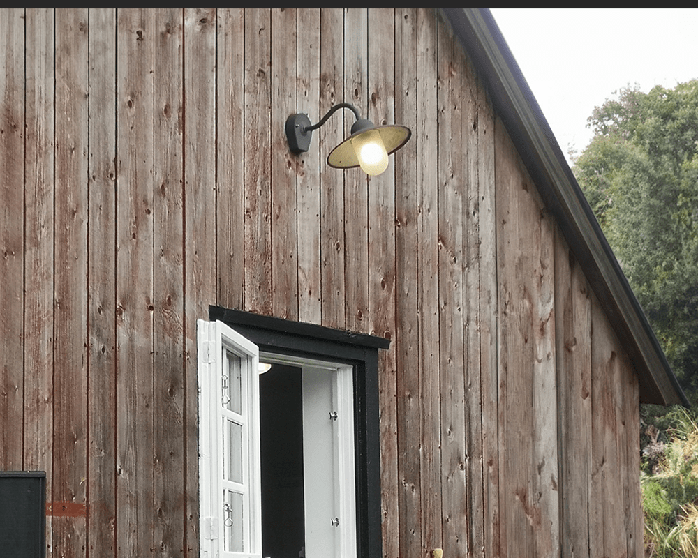 Stall Schwarz außenlampe Von Westal - Das hintere Teil verfügt über zwei Ein- und Ausgänge sowie einen Schnellanschlussklemmenblock.