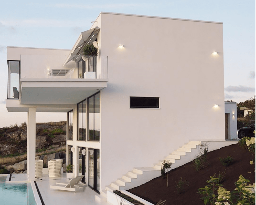 Jubilar II Weiß außenlampe Von Westal - Die Leuchte ist für den Innen- und Außenbereich geeignet und verfügt über die Schutzart IP44, sodass sie sowohl im privaten als auch im öffentlichen Bereich eingesetzt werden kann.