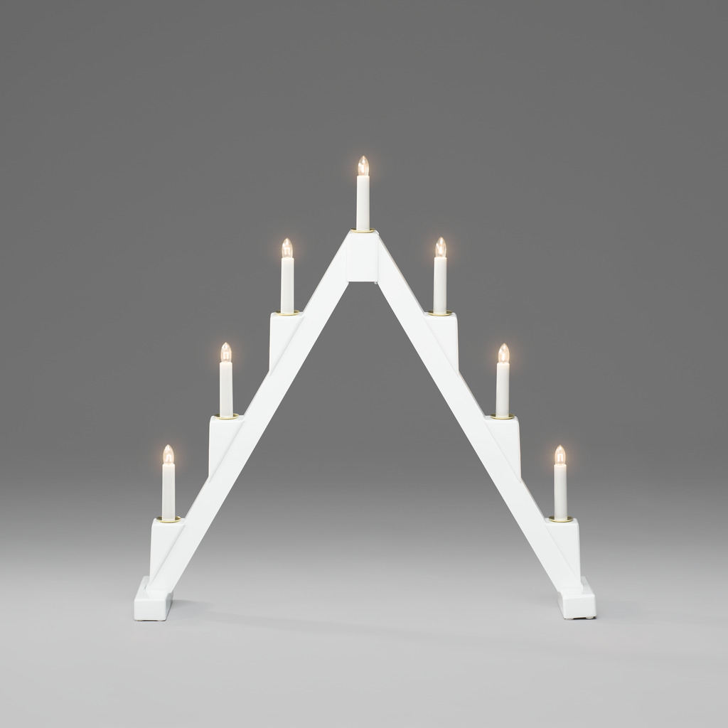 Candelabra 7 Lights Weiß Von Konstsmide - Faltbarer elektrischer Kerzenst&auml;nder mit 7 Kerzen, aus wei&szlig; lackiertem Draht, verziert mit Messingringen um jede Kerze f&uuml;r eine elegante Note.