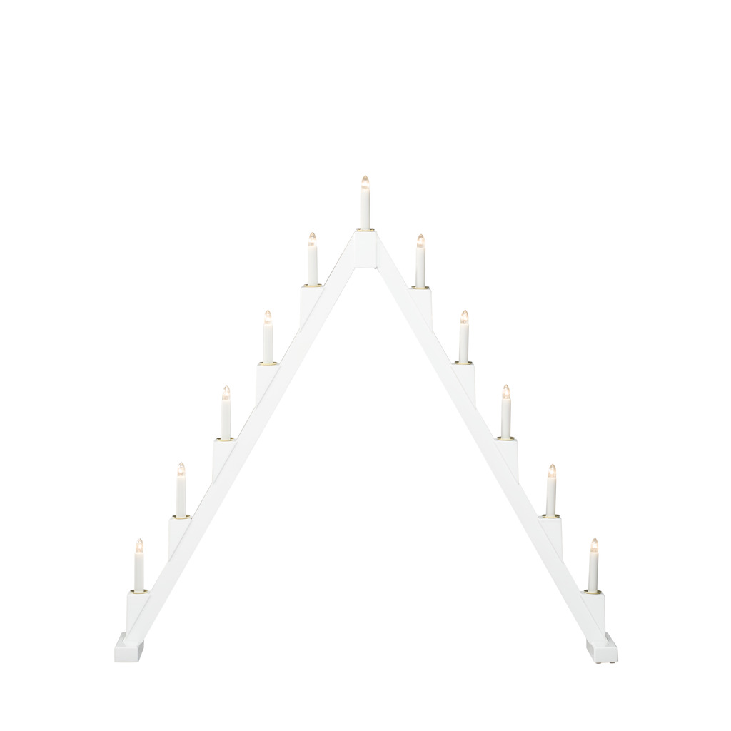 Candelabra 11 Lights Weiß Von Konstsmide - Faltbarer elektrischer Kerzenst&auml;nder mit 11 Kerzen, aus wei&szlig; lackiertem Holz, verziert mit Messingringen um jede Kerze f&uuml;r eine elegante Note.