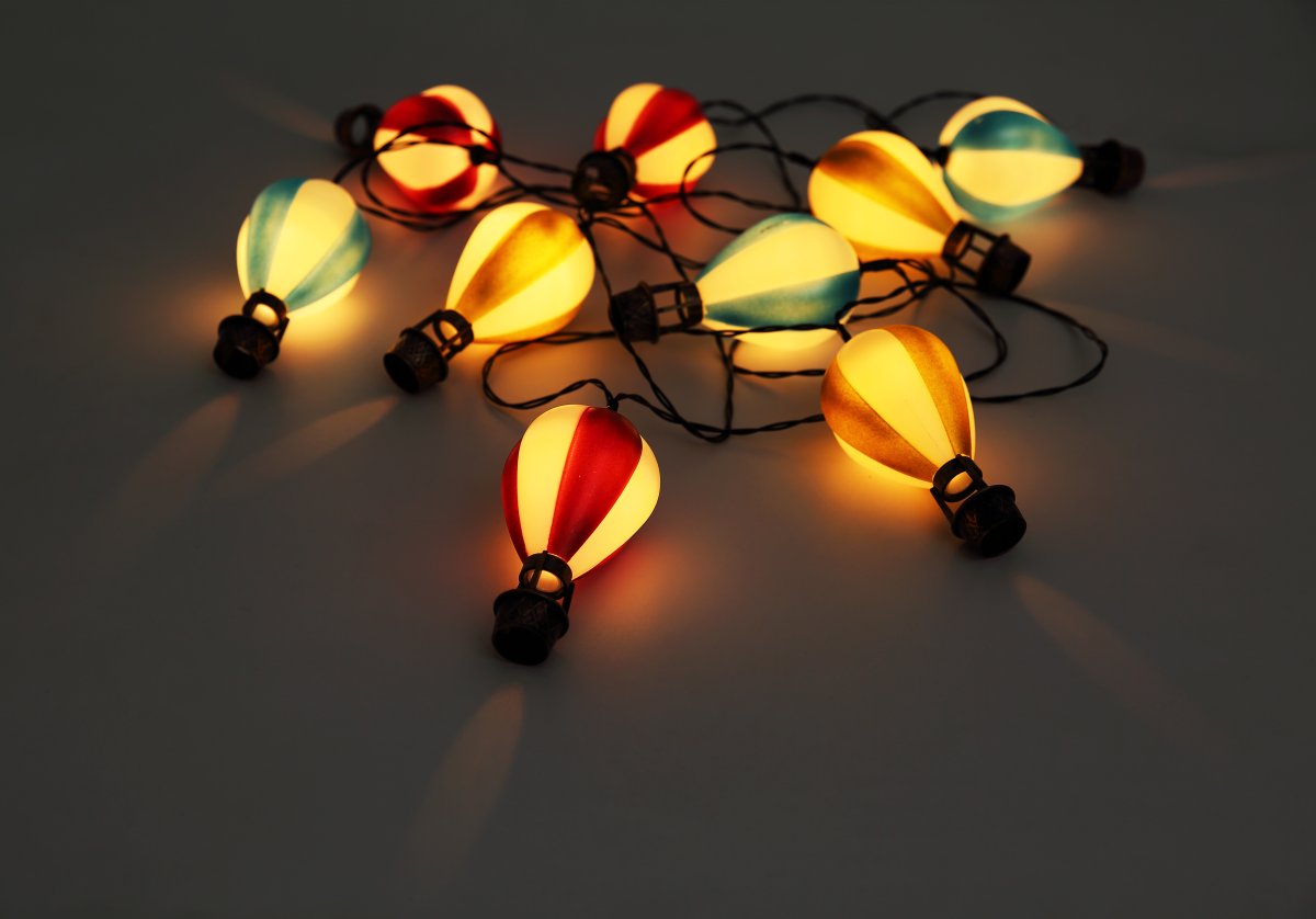 Balloon Mehrfarbig solarleuchte Von Globo Lighting - En unik och st&auml;mningsfull detalj som ger utomhusmilj&ouml;n en lekfull och elegant touch!