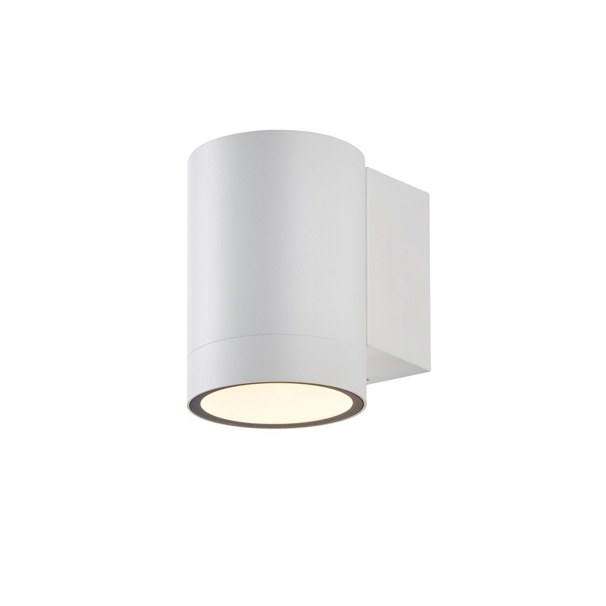 Oden Single Weiß außenlampe Von Lampan - Lampan lyser fint ner p&aring; v&auml;ggen och skapar en h&auml;rlig atmosf&auml;r.