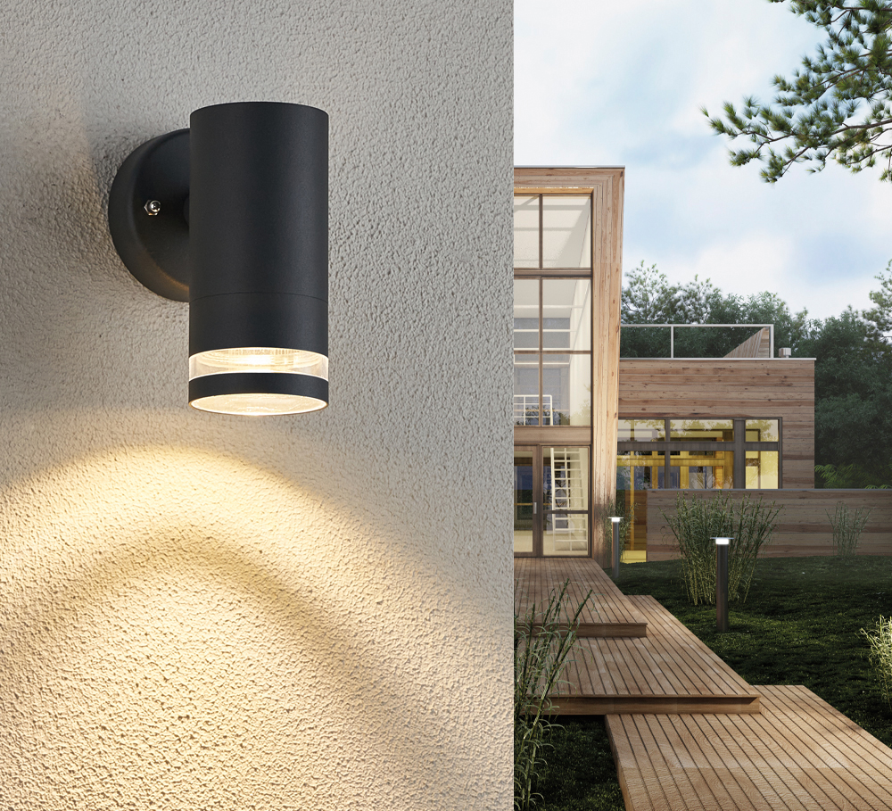 Cylinder Anthrazit außenlampe Von Lampan - Lampan lyser fint ner p&aring; v&auml;ggen och skapar en h&auml;rlig atmosf&auml;r.