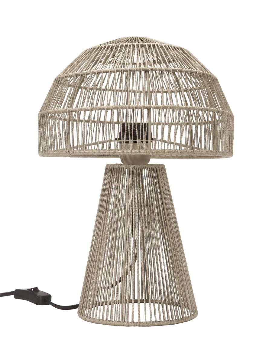 Porcini 37cm Beige tischlampe Von PR Home - Die Porcini-Tischlampe ist eine handgefertigte Lampe aus einem Metallrahmen, der von Hand mit gl&auml;nzendem Garn umwickelt ist, wodurch das Licht fein durch die F&auml;den gefiltert wird.