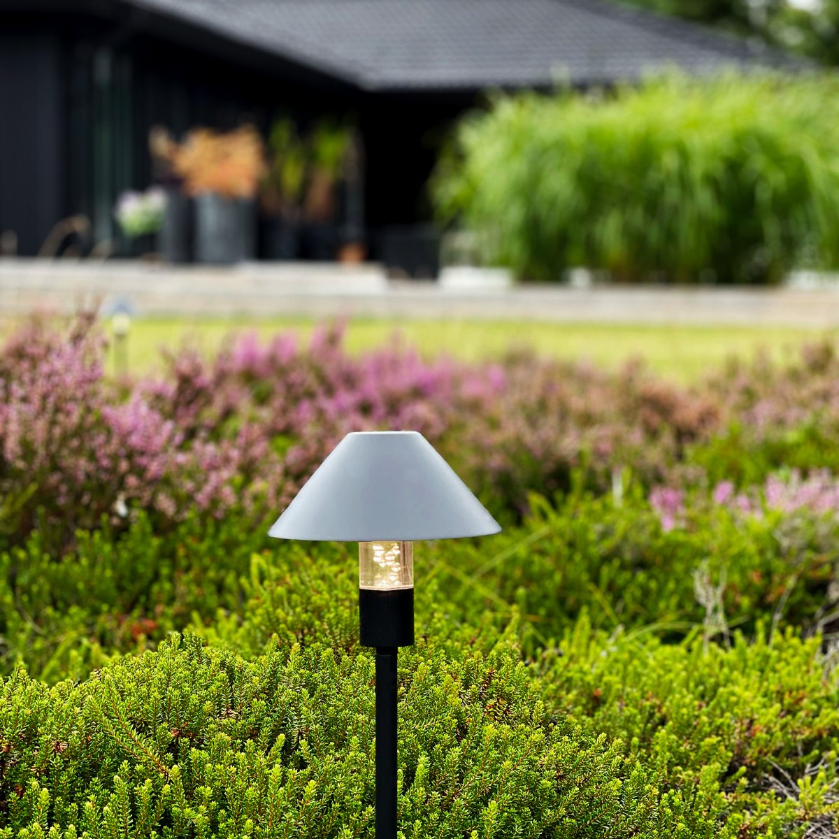 Apollo Schwarz Von Lightson - Sie können es auch über etwas in Ihrem Garten platzieren, das Sie hervorheben möchten, beispielsweise ein Vogelbad oder ein Kunstwerk.