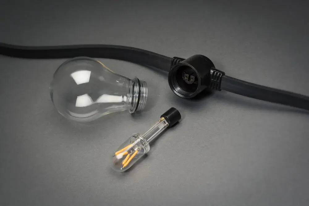 Lichterkette, Amber, 10m Schwarz Von Konstsmide - Mit Schutzart IP44 und robust genug f&uuml;r den Einsatz im Innen- und Au&szlig;enbereich.