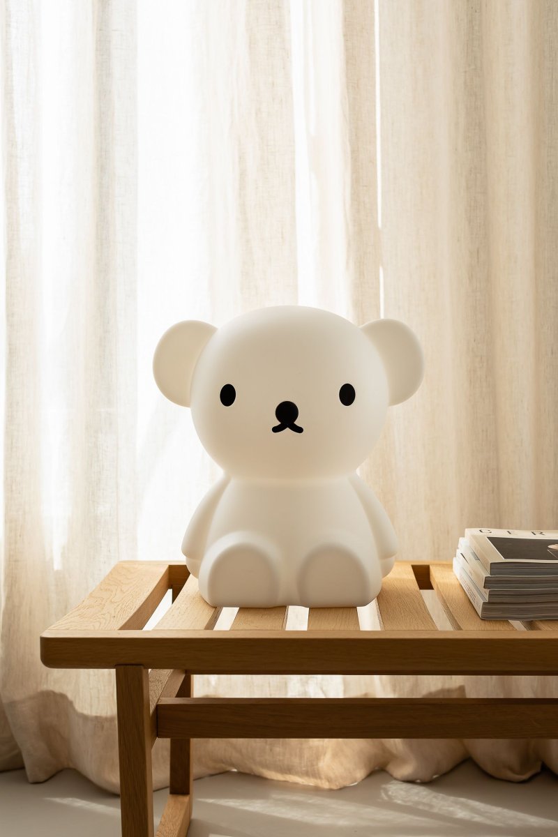 Boris Star Light Weiß kinderlampe Von Mr Maria - Boris, bekannt und beliebt f&uuml;r seine Geschichten und seinen stilvollen Ausdruck, wird zu einem einzigartigen und beruhigenden Detail im Raum.