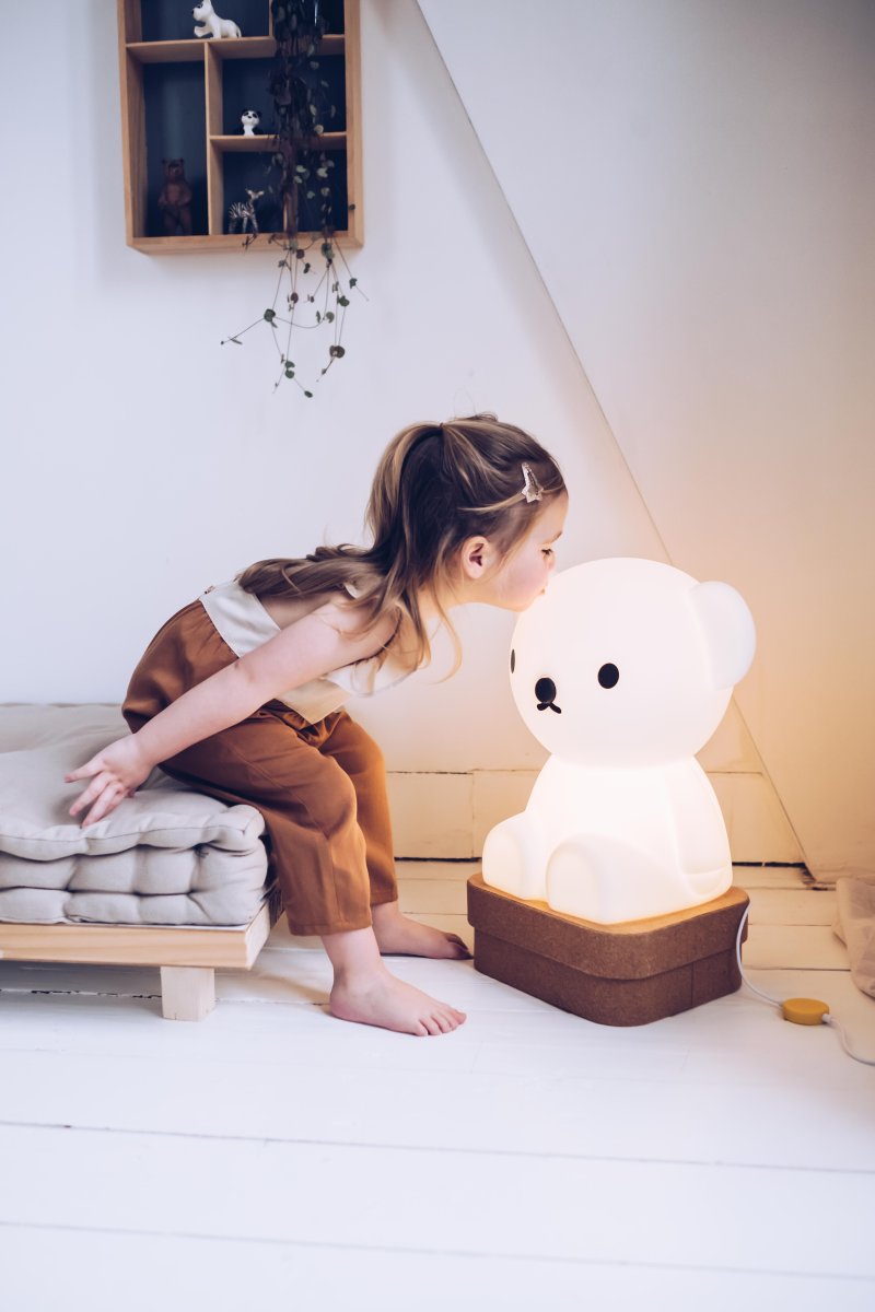 Boris Star Light Weiß kinderlampe Von Mr Maria - Boris, bekannt und beliebt f&uuml;r seine Geschichten und seinen stilvollen Ausdruck, wird zu einem einzigartigen und beruhigenden Detail im Raum.
