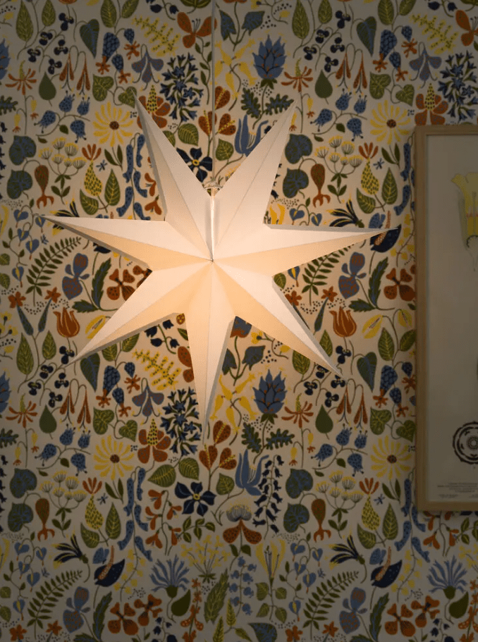 Papierstern Ø60 Greige Von Konstsmide - Mit seinem stilvollen Design und dem sanften Licht verbreitet es eine ruhige und heimelige Weihnachtsstimmung.