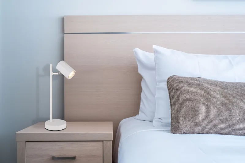 James 35cm Weiß schreibtischlampe Von Globo Lighting - James &auml;r en modern och funktionell bordslampa som imponerar b&aring;de estetiskt och tekniskt.