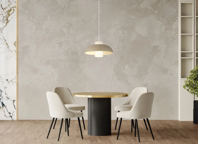 Lowe Ø38 Sand hängelampe Von Globo Lighting - Den runda sk&auml;rmen i matt sandf&auml;rgad metall ger ett elegant och tidl&ouml;st uttryck, medan den cylinderformade sk&auml;rmen i opalglas sprider ett mjukt och behagligt ljus.