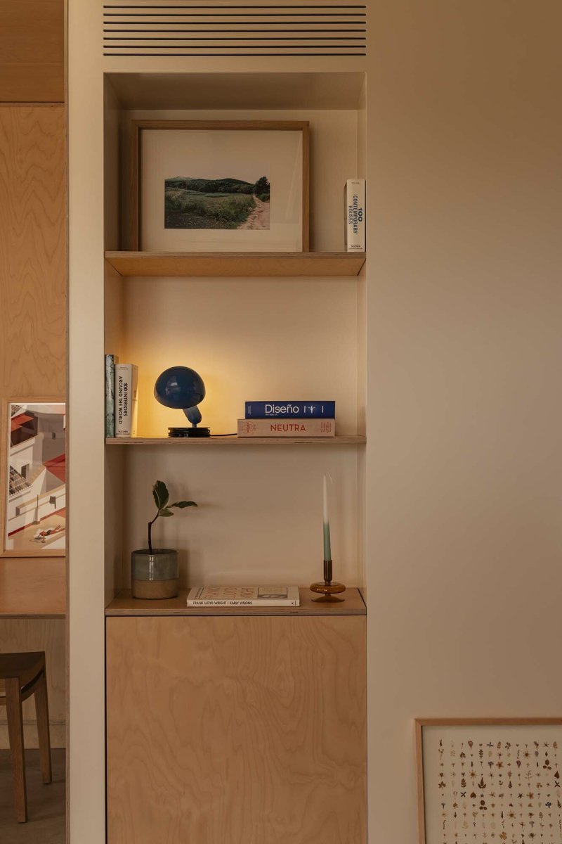 Bela 24cm Blau schreibtischlampe Von Faro Barcelona - Dank ihrer praktischen Klemmfunktion l&auml;sst sie sich einfach an Kopfteilen, Regalen oder Schreibtischen befestigen &ndash; perfekt zum Arbeiten und Entspannen.
