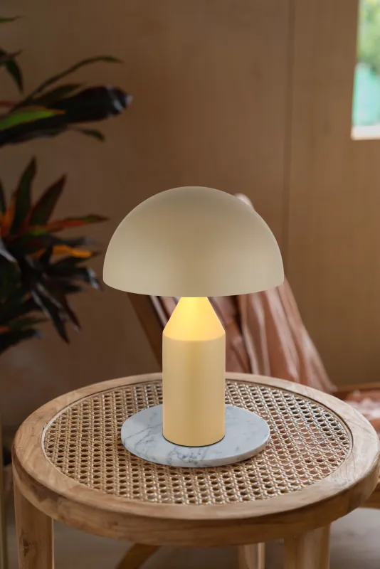 Atoma 40cm Sand tischlampe Von Globo Lighting - Sk&auml;rmen i matt, sandf&auml;rg och vitt skapar en harmonisk kontrast och ger en behaglig ljusspridning.