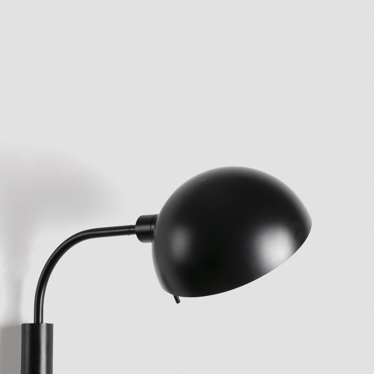 Dominica 50cm Schwarz wandlampe Von Faro Barcelona - Inspiriert von der &auml;sthetischen Bewegung in Chicago zwischen 1900 und 1940 strahlt sie Authentizit&auml;t und Eleganz aus.