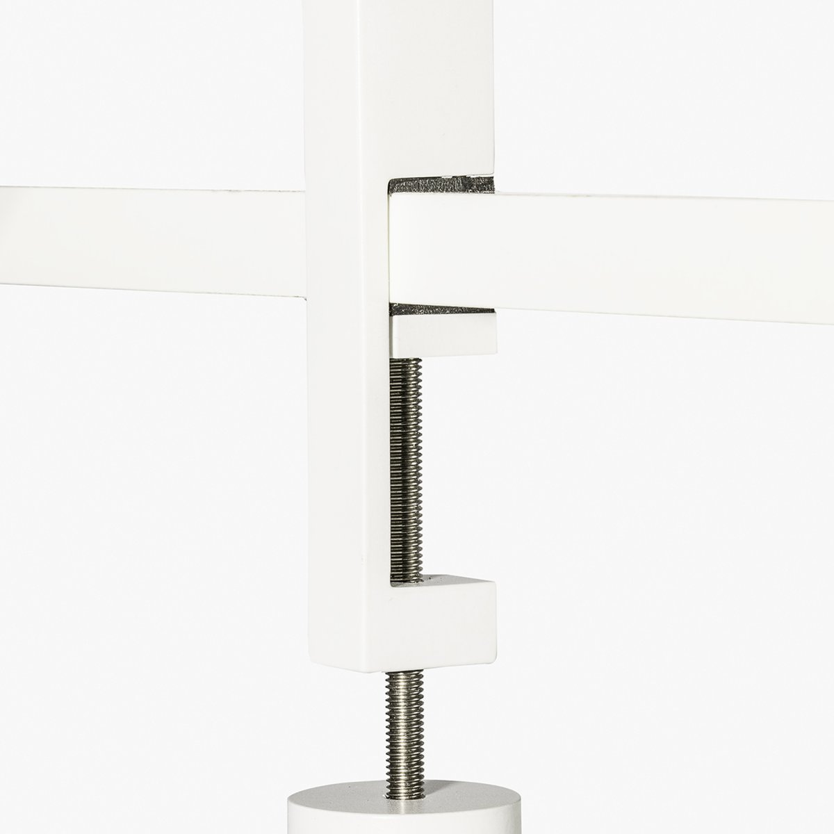Inviting 86cm Weiß klemmlampe Von Faro Barcelona - Der Leuchtenkopf ist horizontal und vertikal verstellbar und das Licht dimmbar.
