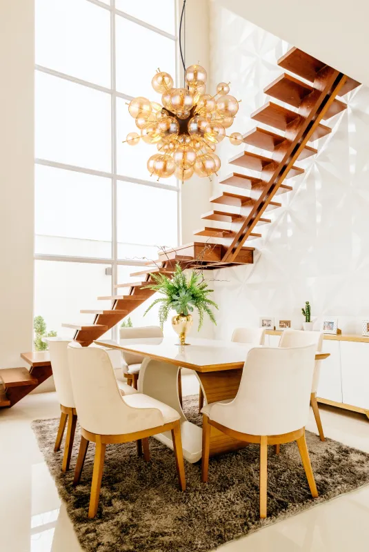 Udo Ø55 Bernstein hängelampe Von Globo Lighting - Lampans sk&auml;rm best&aring;r av vackra glasklot i en varm b&auml;rnstensf&auml;rg, vilket skapar en mjuk och inbjudande ljusst&auml;mning med ett bl&auml;ndfritt, harmoniskt sken.